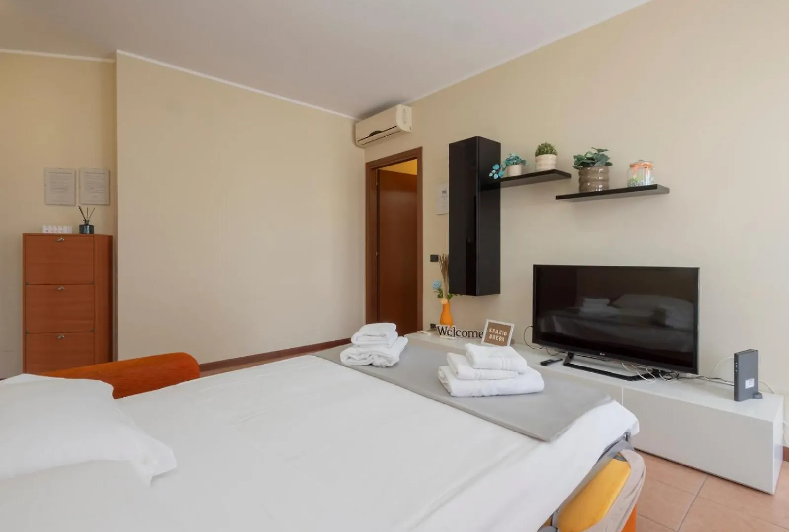 شقة Spazio Breda - Free Garage, Metro M1, Balcony ميلان إيطاليا